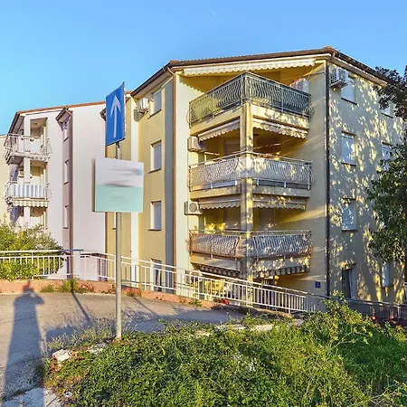 2207 Apartment *